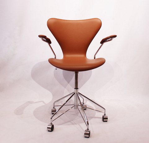 Seven office chair - Model 3217 - Cognac Classic Leather - Arne Jacobsen - Fritz 
Hansen