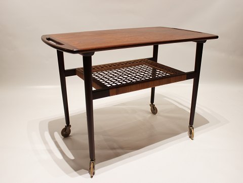 Side table on wheels in rosewood with paper cord shelf of danish design from the 
1960s.
5000m2 showroom.
