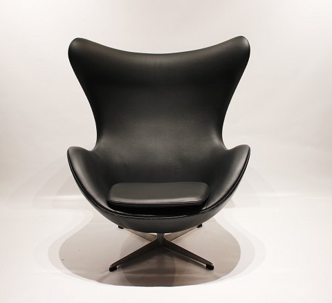 The Egg, model 3316, designed by Arne Jacobsen in 1958 and manufactured by Fritz 
Hansen in the 1960s.
5000m2 showroom.