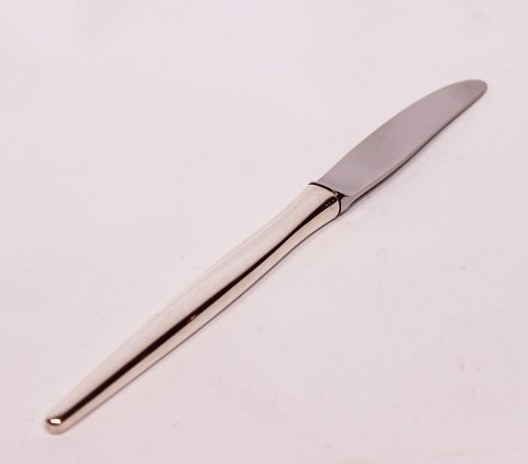Dinner knife in Tulip by A. Michelsen, sterling silver.
5000m2 showroom.