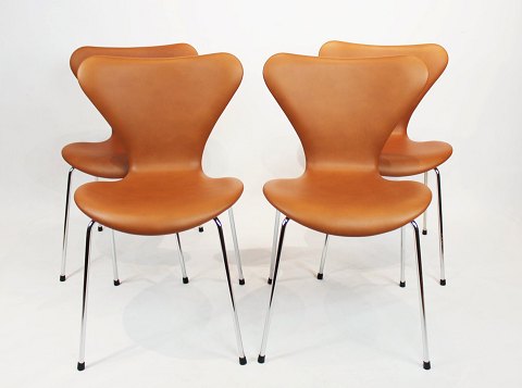 Et sæt af 4 Syver Stole - Model 3107 - Cognac Klassisk Læder -  Arne Jacobsen - 
Fritz Hansen