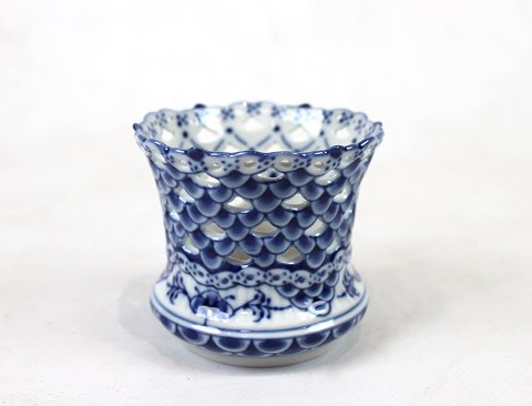 Royal Copenhagen blue fluted lace vase no.: 1/105.
5000m2 showroom.