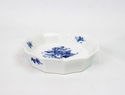 Small round dish, no.: 8611, in Blue Flower by Royal Copenhagen.
5000m2 showroom.
