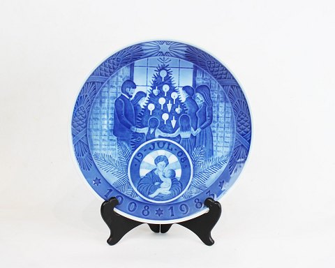 Anniversary plate with Maria and the baby, year 1908-1983, by Royal Copenhagen.
5000m2 showroom.
