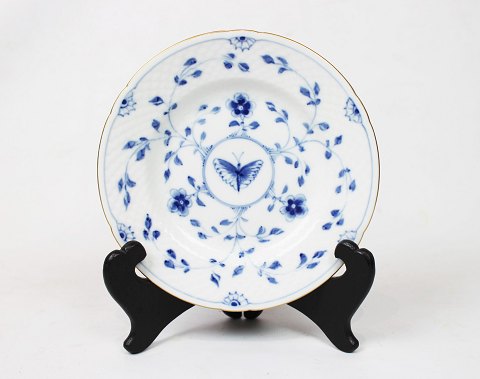 Cake plate with gilded edge in Kipling butterfly by Bing & Grøndahl.
5000m2 showroom.
