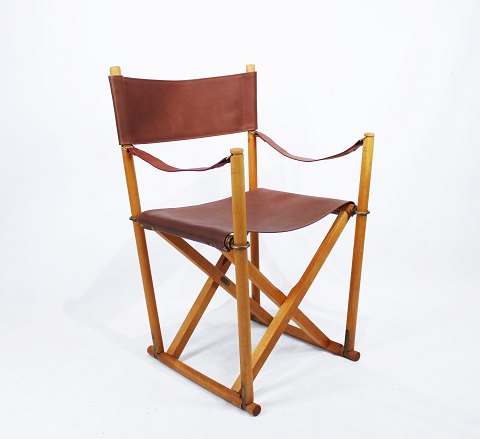 Folding chair, model MK99200, designed by Mogens Koch from the 1960s.
5000m2 showroom.