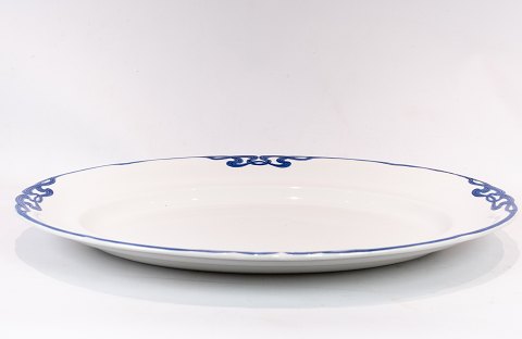 Ovalt fad i Blå Olga.
5000m2 udstilling.
