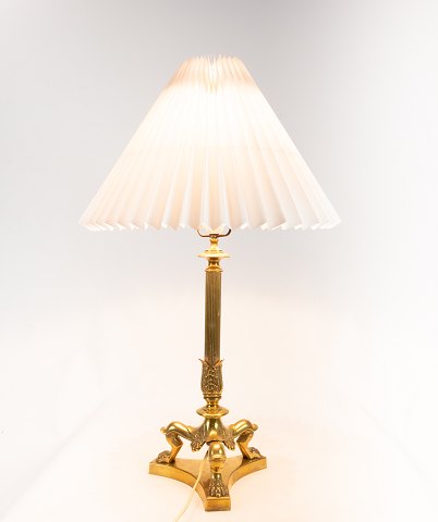 Tall tablelamp in polished brass with beautifully decorated tripod stand from 
the 1920s.
5000m2 showroom.