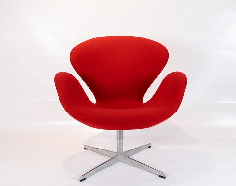 Svane stolen, model 3320, designet af Arne Jacobsen i 1958 og produceret af 
Fritz Hansen.
5000m2 udstilling.