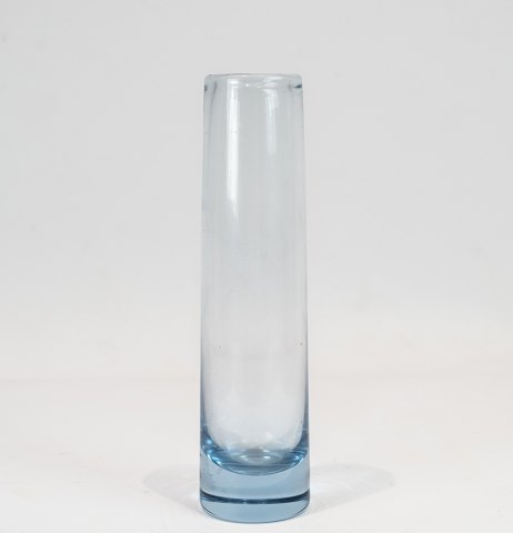 Lyseblå glas vase af Per Lütken for Holmegaard.
5000m2 udstilling.