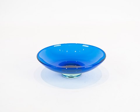Dark blue glass bowl by Holmegaard.
5000m2 showroom.