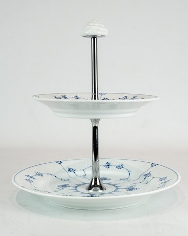 Cake stand blue fluted no.: 622 by Royal Copenhagen.
5000m2 showroom.