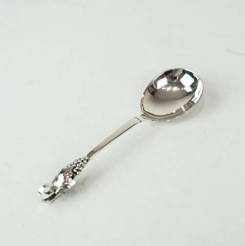 Small server spoon of hallmarked silver.
5000m2 showroom.