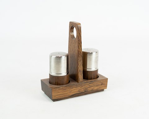 Salt and pepper shaker in rosewood of danish design from the 1960s.
5000m2 showroom
