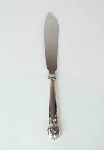 Cake knife of hallmarked silver.
5000m2 showroom.
