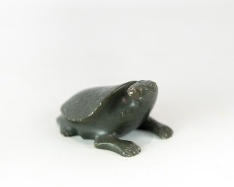 Soap stone figurine in the shape of af turtle, in great vintage condition.
5000m2 showroom.
Great condition
