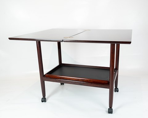 Rullebord i mahogni af designet af Børge Mogensen fra 1960erne.
5000m2 udstilling.

