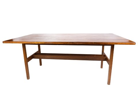 Dining table in rosewood of danish design from the 1960s.
5000m2 showroom.