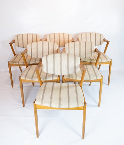 A set of 6 dining chairs, model 42, designed by Kai Kristiansen and manufactured 
by Schou Andersen in the 1960s.
5000m2 showroom.