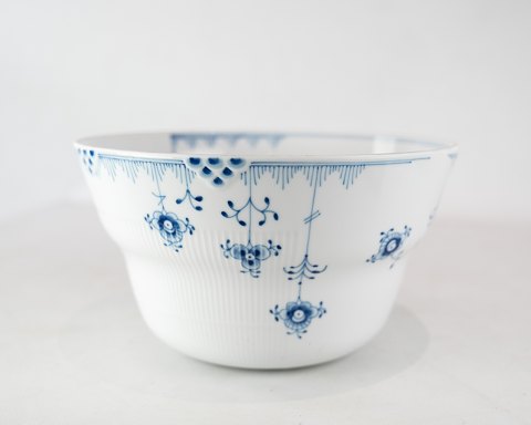 Blue fluted blue elements bowl, no.: 580 by Royal Copenhagen. 
5000m2 showroom.