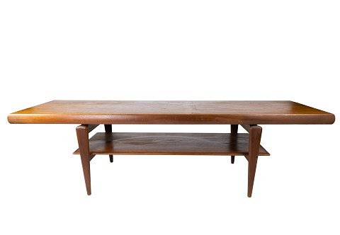 Sofabord i teak af dansk design fra 1960erne.
5000m2 udstilling.