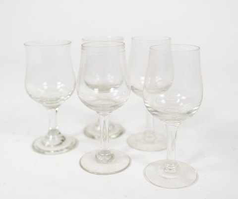 Set of five wine glass, in great antique condition. 
5000m2 showroom.