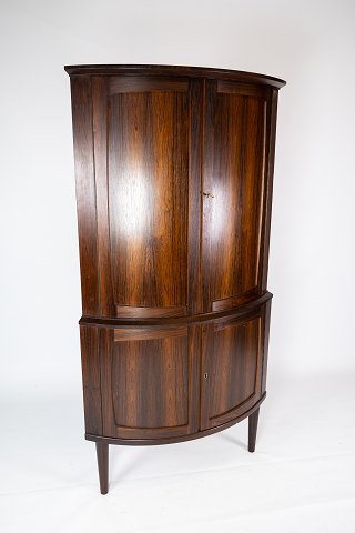 Corner cabinet in rosewood of danish design from the 1960s.
5000m2 showroom.