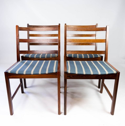 A set of four dining chairs in rosewood and seats upholstered with blue striped 
fabric, of danish design from the 1960s.
5000m2 showroom.
