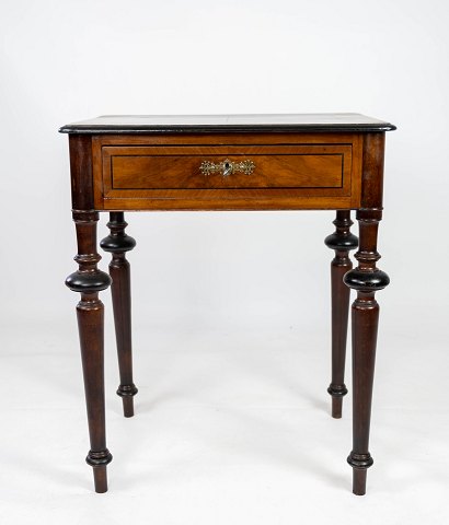 Side table in mahogany with inlaid walnut and ebony, in great vintage condition 
from 1860. 
5000m2 showroom.
