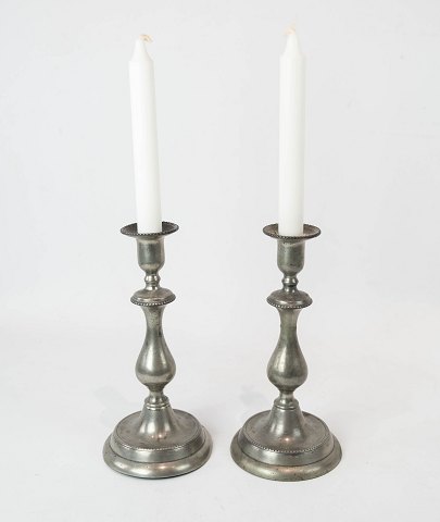 Set of two candlesticks in tin, in great antique condition from 1860. 
5000m2 showroom.
