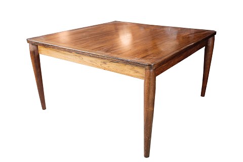 Coffee table in rosewood of danish design from the 1960s.
5000m2 showroom.