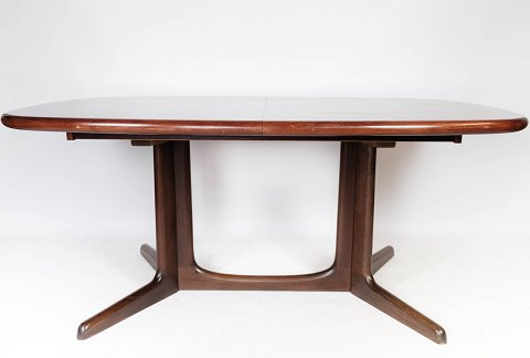 Dining table in rosewood with extension of danish design manufactured by Gudme 
Furniture Factory in the 1960s.
5000m2 showroom.