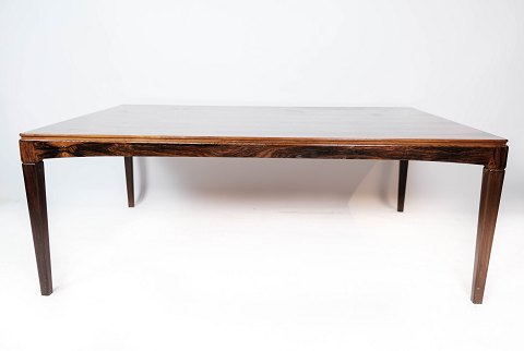 Coffee table in rosewood of Danish design from the 1960s.
5000m2 showroom.