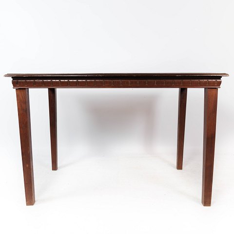 Dining-/coffee table of walnut, in great antique condition from around 1890. 
5000m2 showroom.