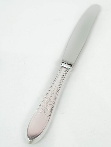 Lunch knife in empire of hallmarked silver. 
5000m2 showroom.