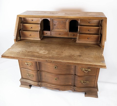 Bureau of dark oak, in great antique condition from the 1940s. 
5000m2 showroom.