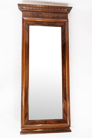Højt spejl af mahogni, i flot antik stand fra 1880erne.
5000m2 udstilling.