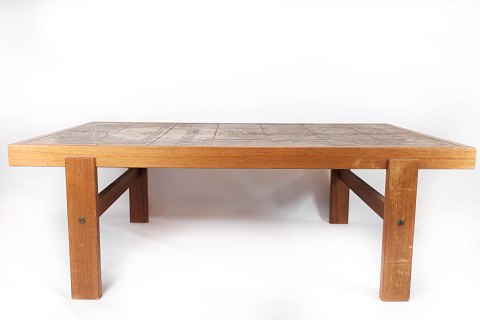 Coffee table in teak with tiles of Danish design from the 1960s.
5000m2 showroom.