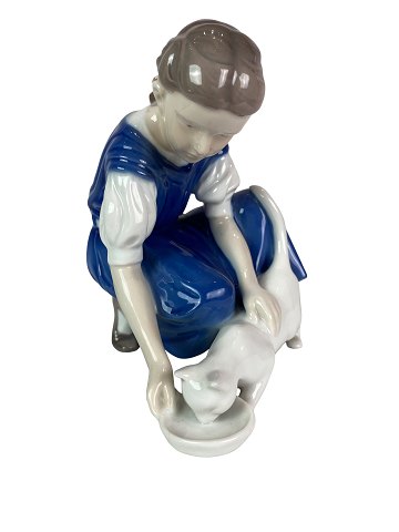 Bing og Grøndahl porcelænsfigur, Pige med kat, nr.: 1745. 
Flot stand
