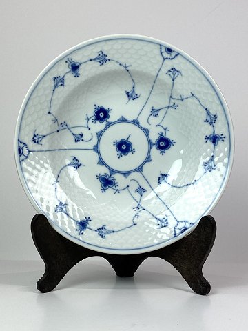 Bind and Grøndahl blue fluted deep dinner plate, no.: 1008. 
5000m2 showroom. 
Great condition
