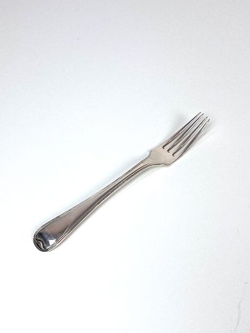 Lunch fork in sterling silver by Georg Jensen. 
5000m2 showroom.
Great condition
