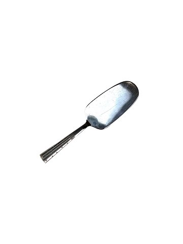Oval Cake spatula in whole silver stamped 830 sterling silver. 5000m2 exhibition
