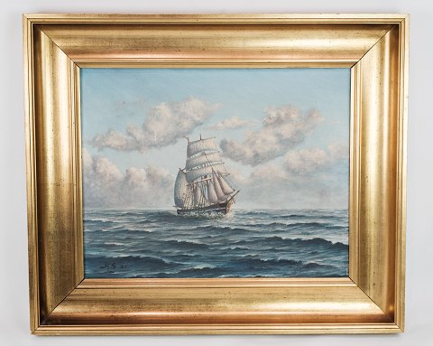 Marinemaleri af hav, skib og skyer med guldramme Signeret A.S 21 fra omkring 
1930’erne. 5000m2 udstilling
Flot stand
