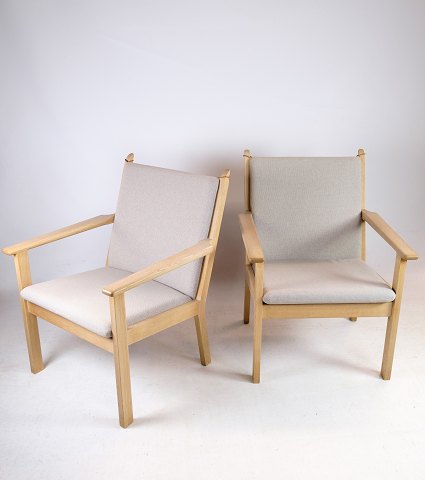 2 armchairs, model GE284, Hans J. Wegner manufactured by Getama, 1960
Great condition
