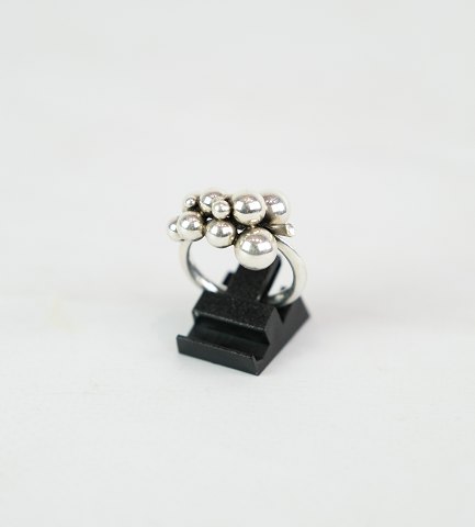 Moonlight Grapes ring, Georg Jensen, silversmith: 1925-31/2010. Str. 57
Great condition
