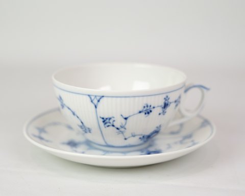 Stor Tekop Med Underkop - Nr. 1/315 - Porcelæn - Musselmalet Riflet - Royal 
Copenhagen
Flot stand

