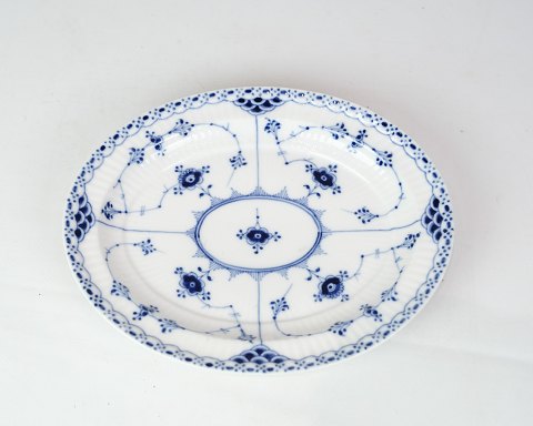 Ovalt Fad - Nr. 1/750 - Porcelæn - Blåmalet - Musselmalet Halvblonde - Royal 
Copenhagen
Flot stand
