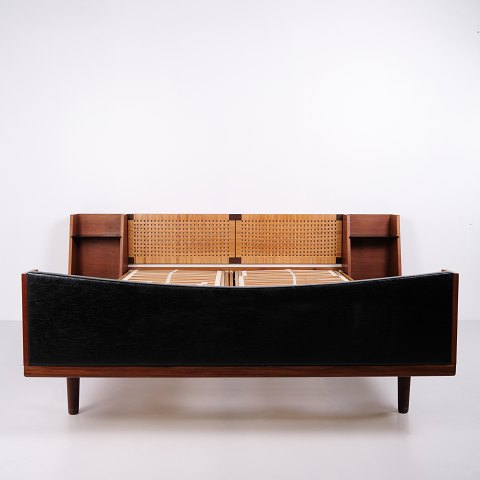 Hans J. Wegner Dobbeltseng Model GE 701 i Teak med Sjeneflet for Getama, 1950erne