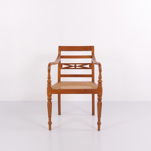 Antik armstol i Empire og Biedermeier stil med flet fra 1940’erne