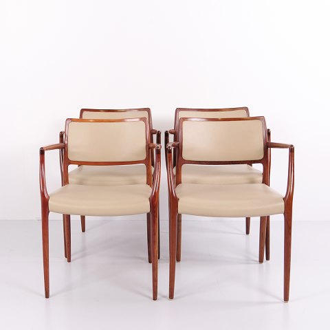 Armstol Model 65 i Palisander med Lyst Elegance Læder N.O. Møller J.L. Møllers Møbelfabrik 1968